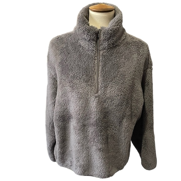H&M Jackets & Blazers - #088, H & M 3/4 zip long sleeve faux fur jacket, size Small, NWT
